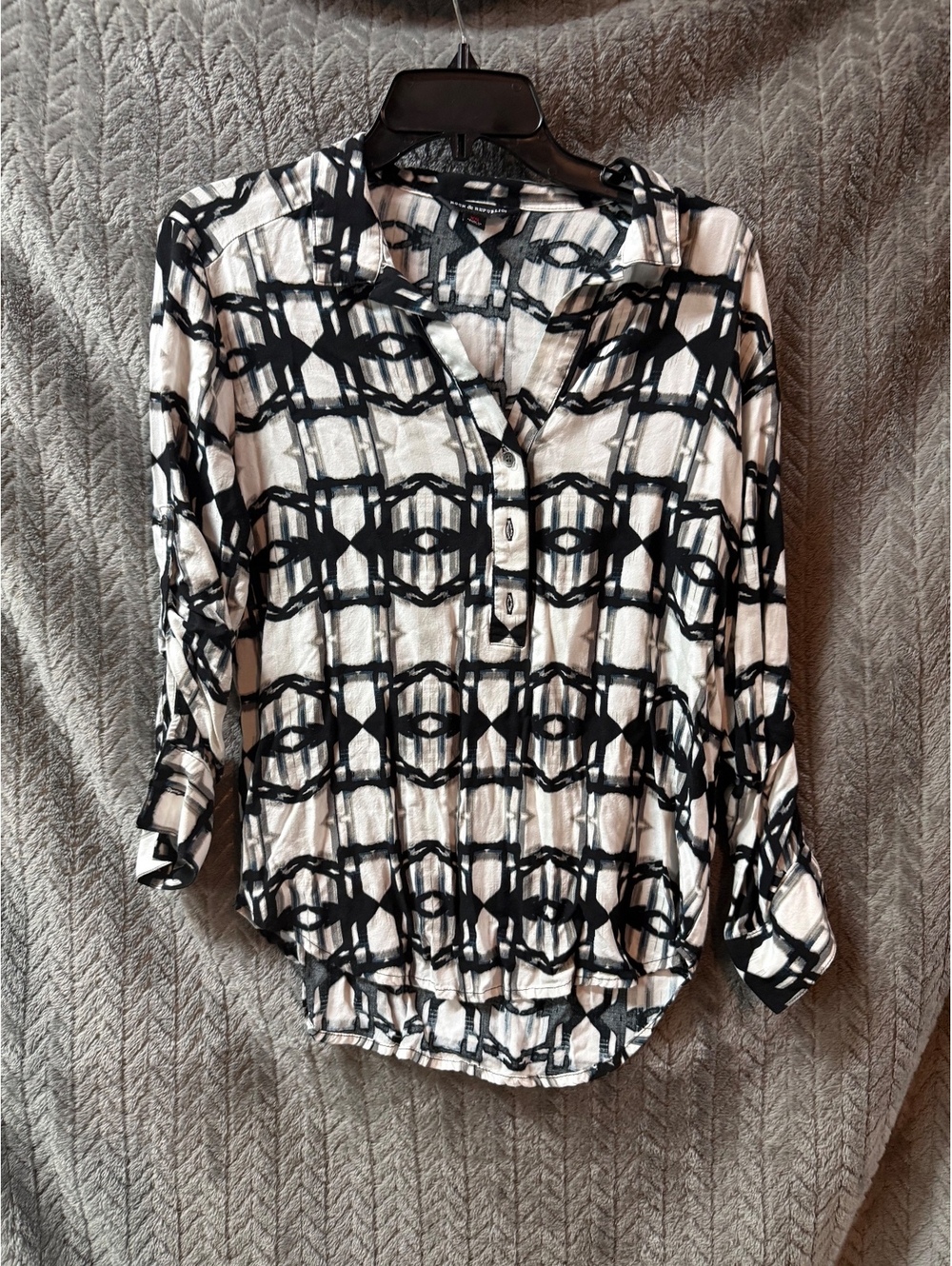 Rock & Republic Black and White Patterned Button-Up Shirt